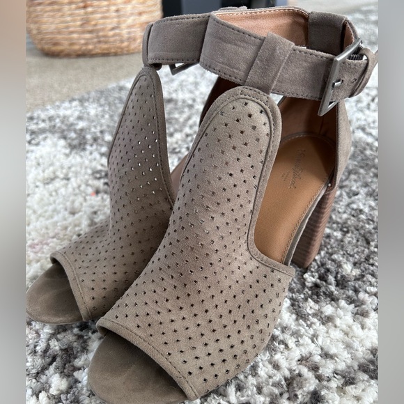 Target Heels - Picture 4 of 4